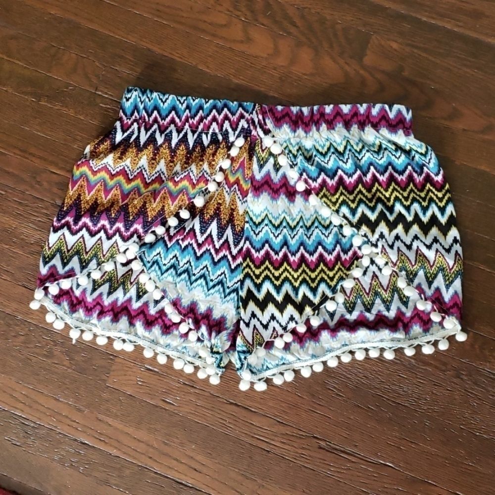 Zigzag Pompom Shorts
